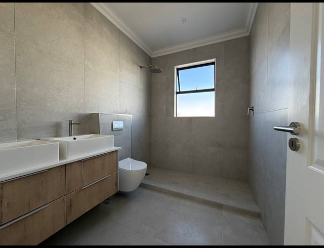 3 BEDROOM HOUSE FOR SALE IN SANDOWN